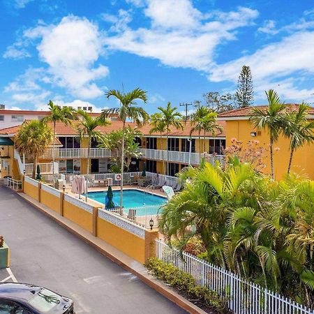Quality Inn & Suites Airport-Cruise Port Hollywood Bagian luar foto