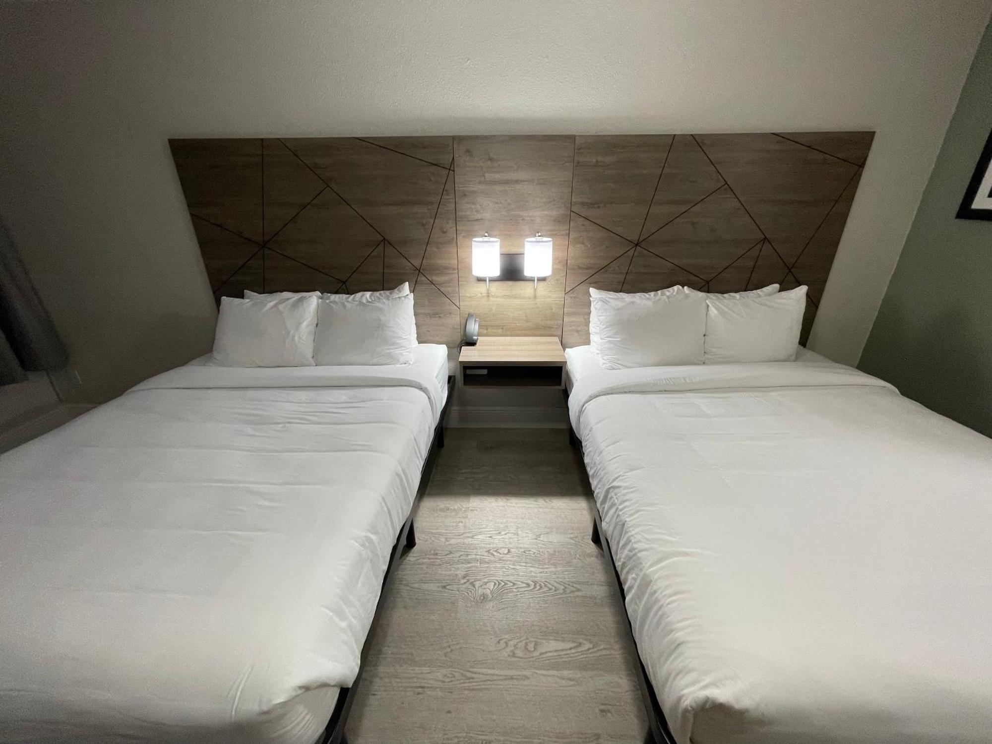 Quality Inn & Suites Airport-Cruise Port Hollywood Bagian luar foto