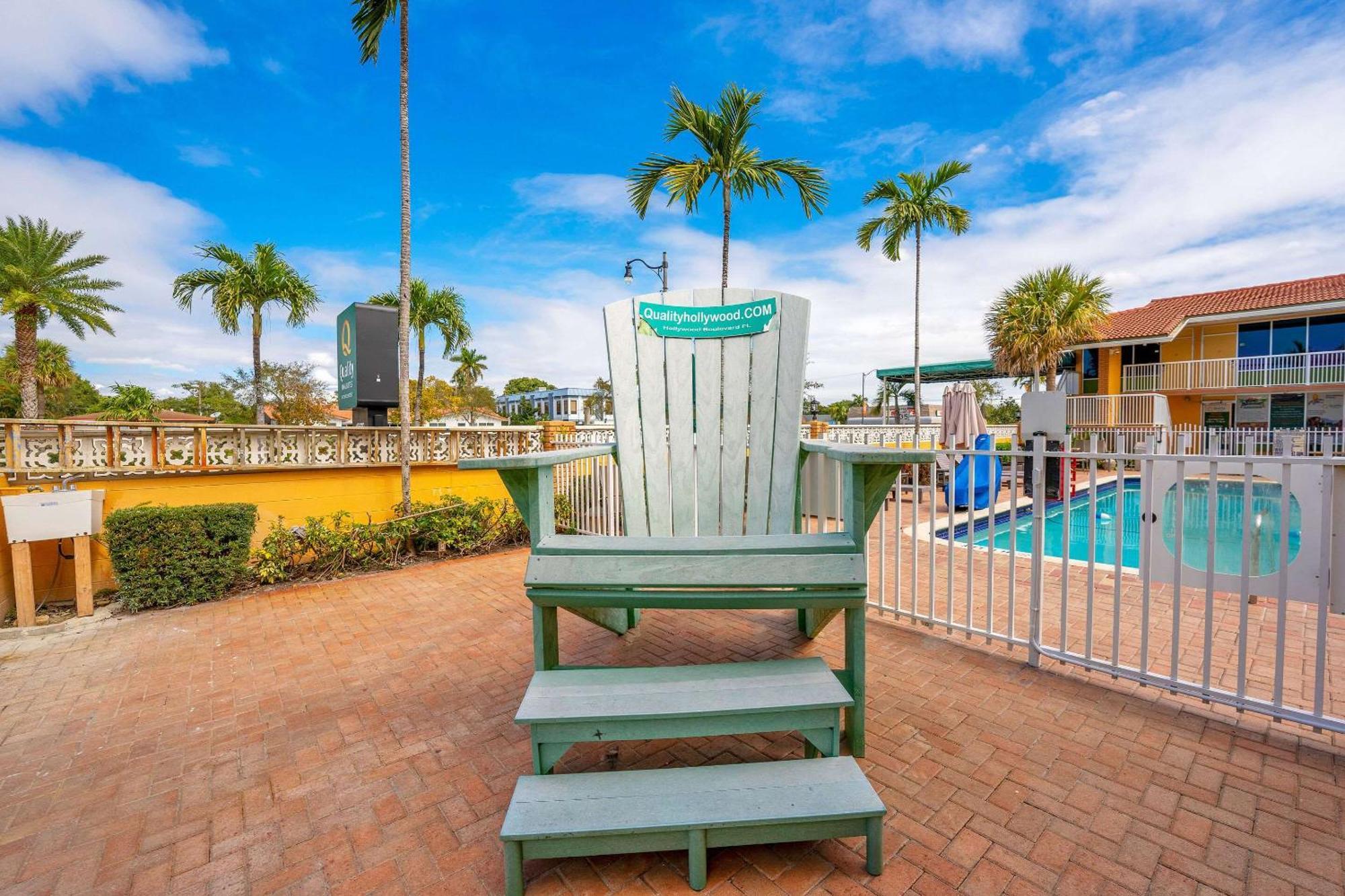 Quality Inn & Suites Airport-Cruise Port Hollywood Bagian luar foto