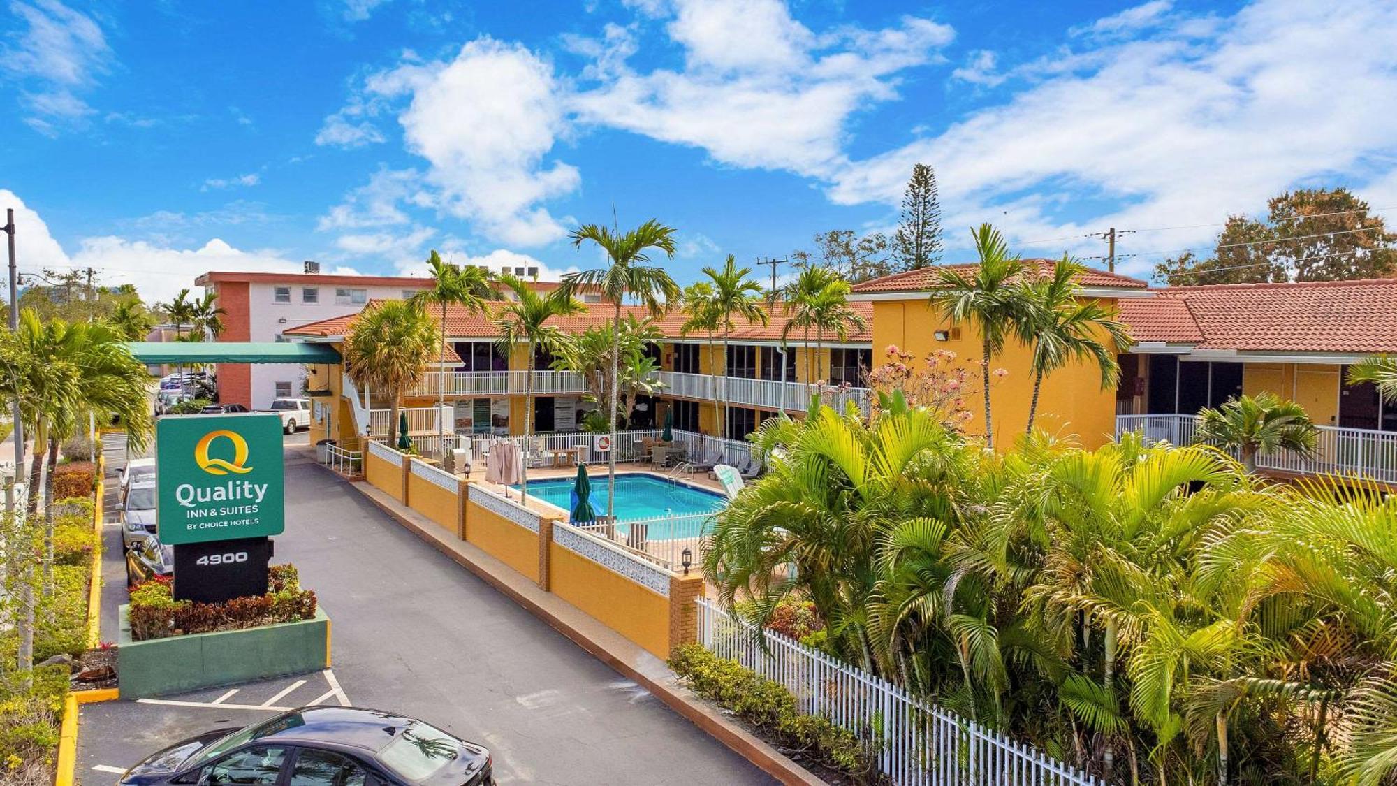 Quality Inn & Suites Airport-Cruise Port Hollywood Bagian luar foto