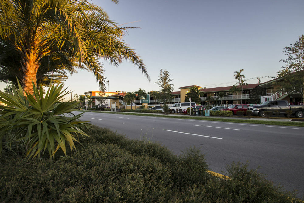 Quality Inn & Suites Airport-Cruise Port Hollywood Bagian luar foto