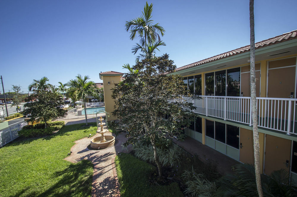 Quality Inn & Suites Airport-Cruise Port Hollywood Bagian luar foto