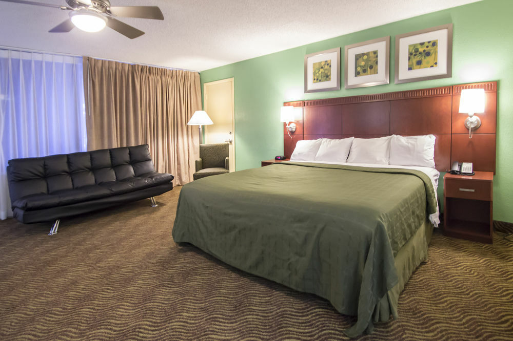 Quality Inn & Suites Airport-Cruise Port Hollywood Bagian luar foto